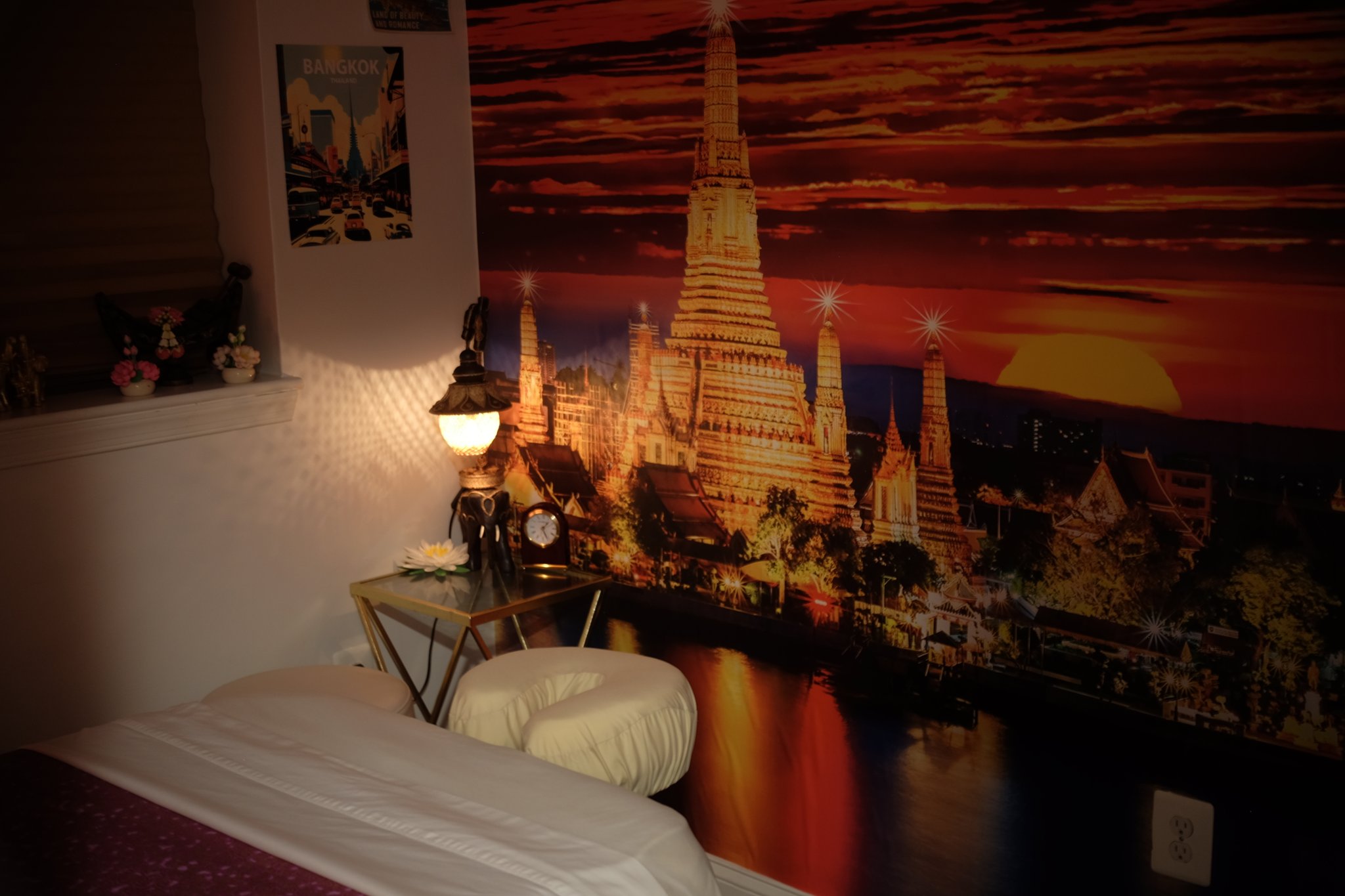 Treatment room featuring authentic Thai temple mural showcasing traditional Thai cultural atmosphere at Bloom Thai Therapy